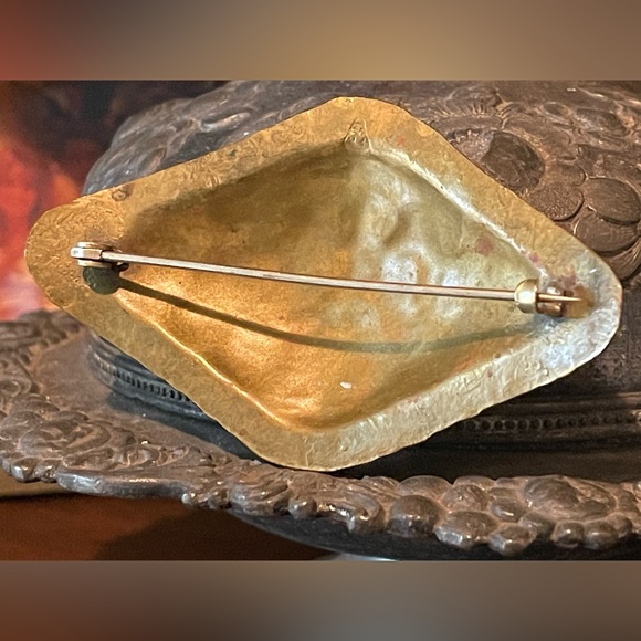 Frost Workshops Arts & Crafts Hammered / Etched Brass Brooch c1910 RARE FIND ☺️ - Picture 12 of 12